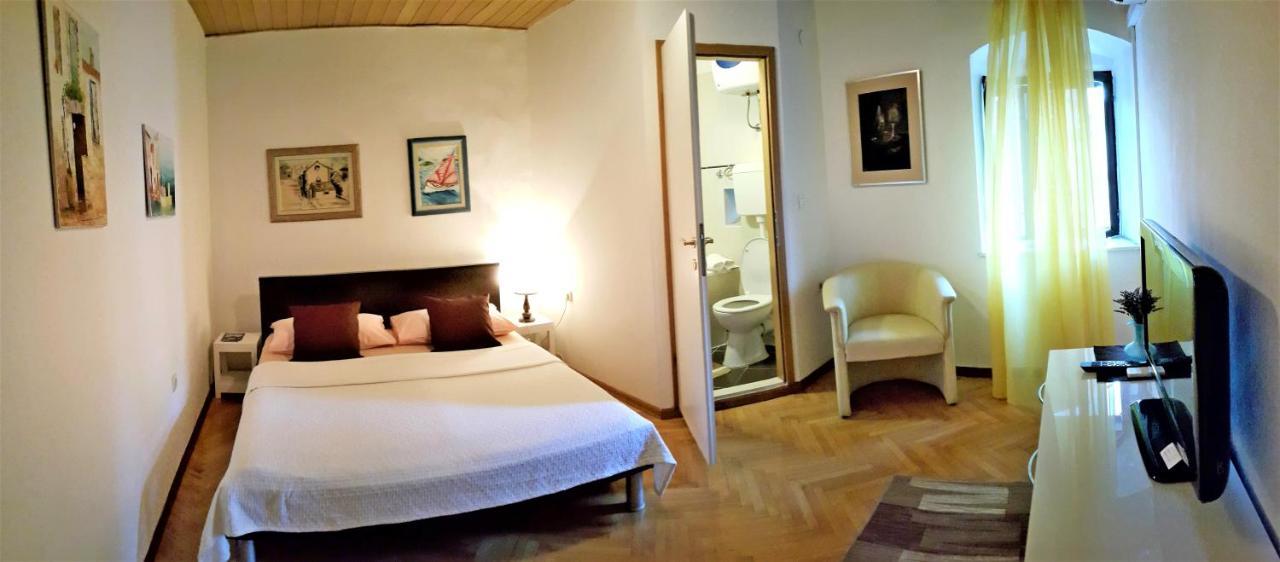 Bruno Split Centre Apartment And Room Bagian luar foto